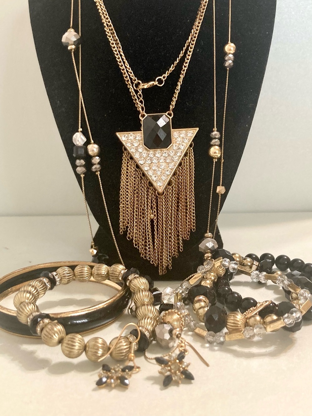 Black gold tone 2 necklaces 4 bracelets 1 earrings bundle mixed lot jewelry set